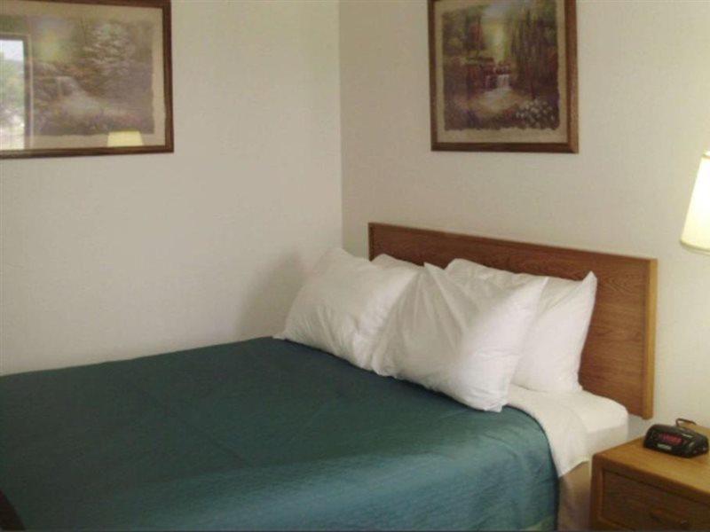 Quality Inn & Suites Warren Kültér fotó