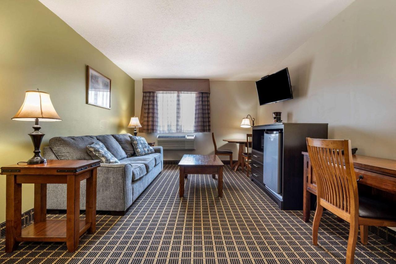 Quality Inn & Suites Warren Kültér fotó