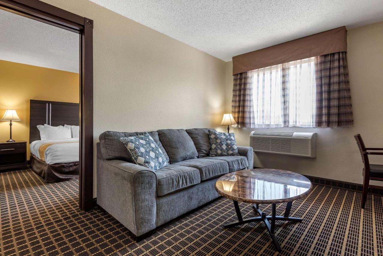 Quality Inn & Suites Warren Kültér fotó